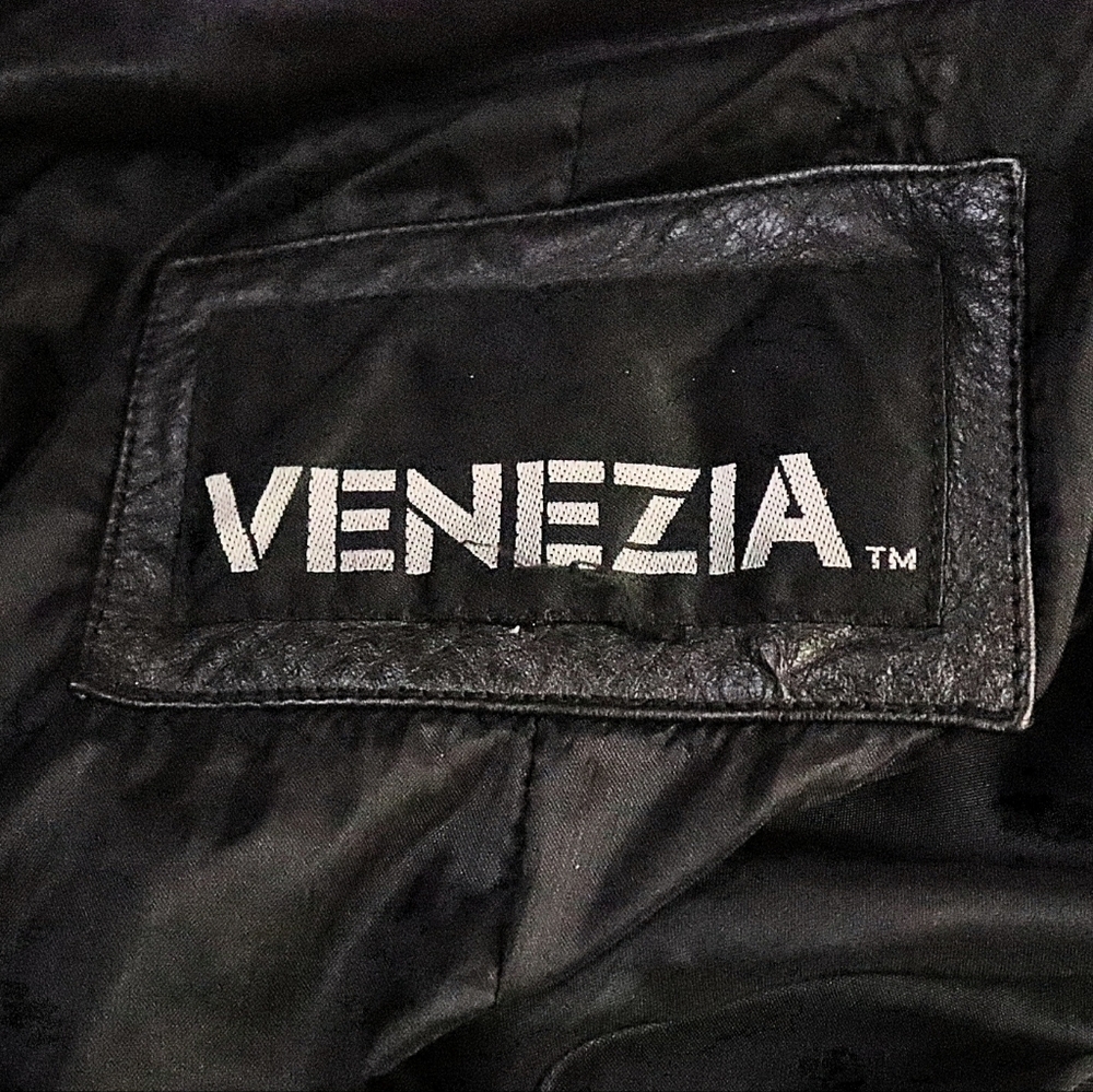VINTAGE LEATHER TRENCH COAT 22W Venezia Black Halloween Goth Fall Winter Long - Picture 2 of 12